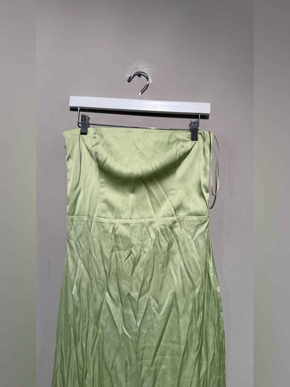 Abercrombie & Fitch Strapless Lime Green Satin Midi Dress - Picture 3 of 10